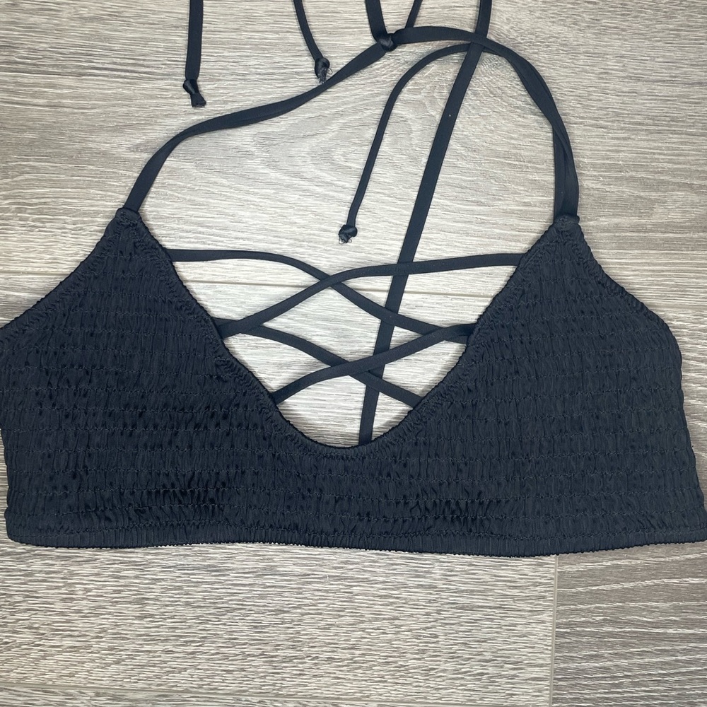 Victoria’s Secret women’s bikini top